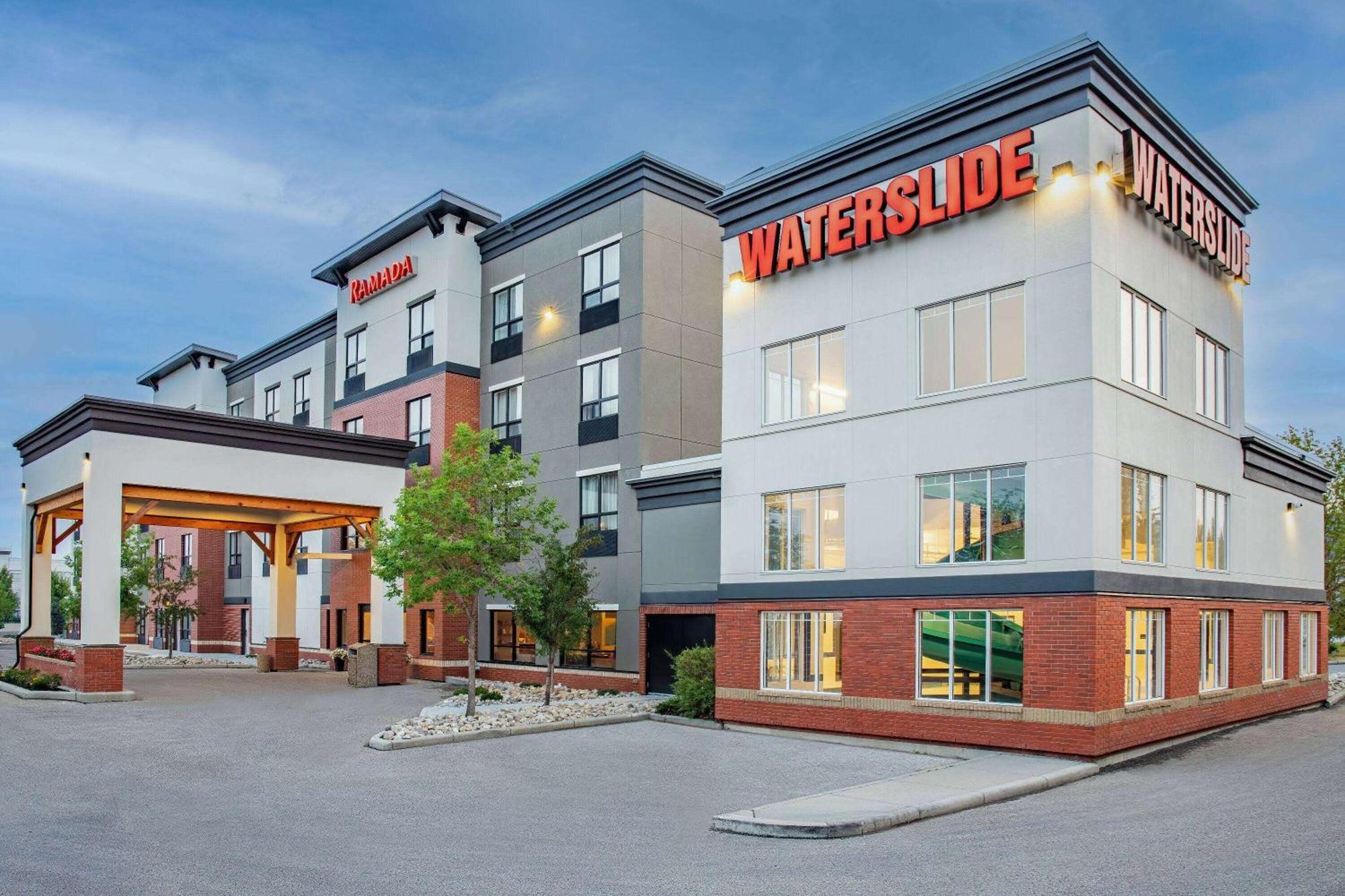 Ramada By Wyndham Cochrane Hotel Exterior photo