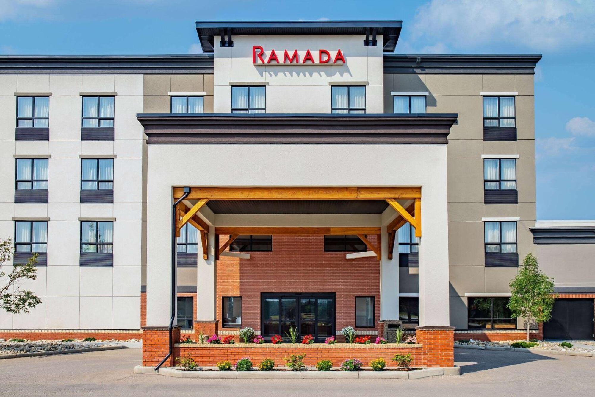 Ramada By Wyndham Cochrane Hotel Exterior photo